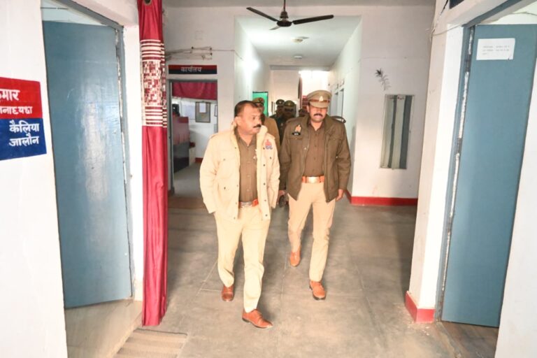 एसपी जालौन डॉ. दुर्गेश कुमार द्वारा थाना कैलिया का किया गया आकस्मिक निरीक्षण