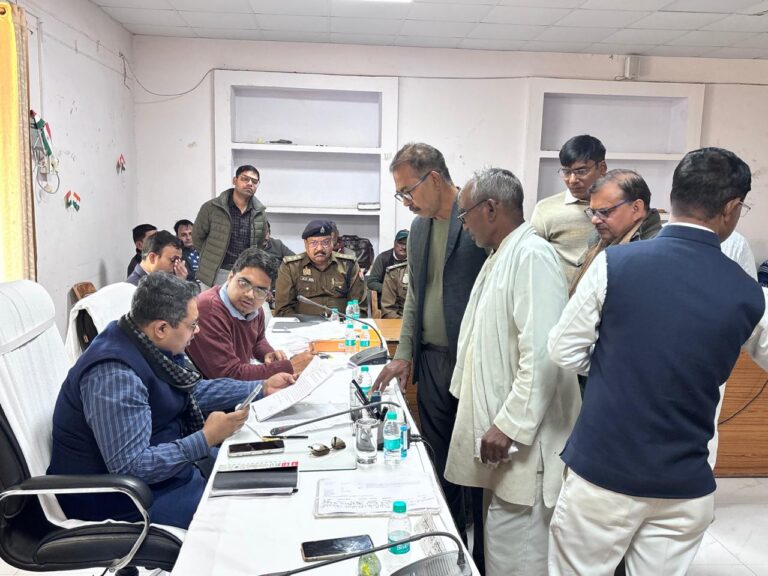 सम्पूर्ण समाधान दिवस मेंजिलाधिकारी ने अवैध कब्जों व भूमि विवादों पर जताई नाराजगी