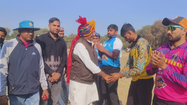 समथर में चल रहे क्रिकेट टूर्नामेंट में भिंड की टीम जीती