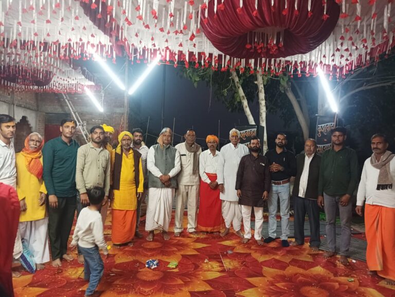 मोंठ–ग्राम आमखेरा में चल रही श्रीमद्भागवत को श्रीकृष्ण जन्मोत्सव श्रद्धा और उल्लास के साथ मनाया गया।