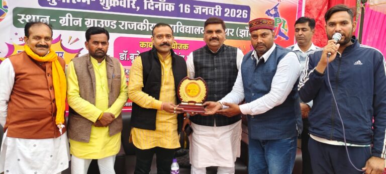 समथर — कीर्तिशेष इंजीनियर ज्ञानेंद्र सिंह परिहार की स्मृति में चल रही 13वीं राज्य स्तरीय क्रिकेट प्रतियोगिता के सेमीफाइनल मुकाबले में गढ़ कुंडार की टीम ने परबई को 29 रनों से हराकर फाइनल में जगह बनाई ।