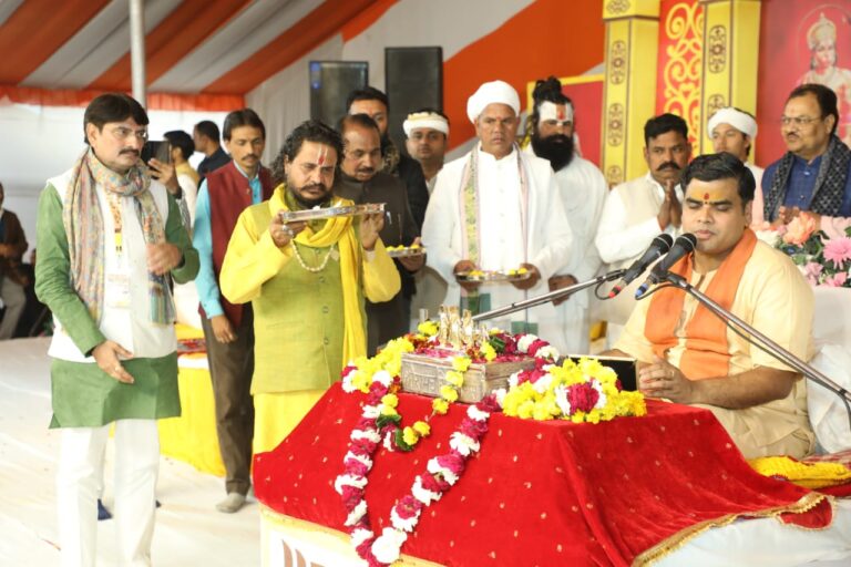 भगवान भक्ति को प्राप्त करने के लिए जा रहे हैं इसलिए जब भी जीवन में भक्ति अध्यात्म की यात्रा करनी हो तो गुरु का सानिध्य में चाहिए–कथा व्यास शांतनु महाराज