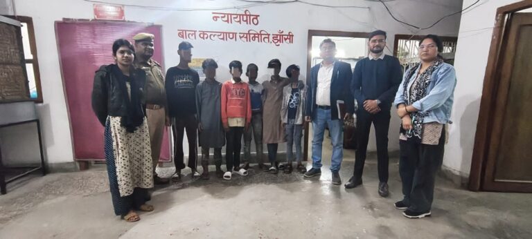 बुंदेलखंड के झांसी में छोटे बच्चों को निशाना बनाकर करते हैं गुमराह फिर कराते हैं ये काम। आपके भी बच्चे हैं छोटे तो आप भी हो जाएं सतर्क ओर दीजिए ध्यान।