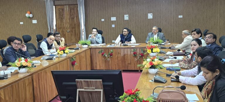 कृमि मुक्ति दिवस को लेकर सख्त डीएम, निजी स्कूलों में दवा न खिलाने पर रद्द होगी मान्यता