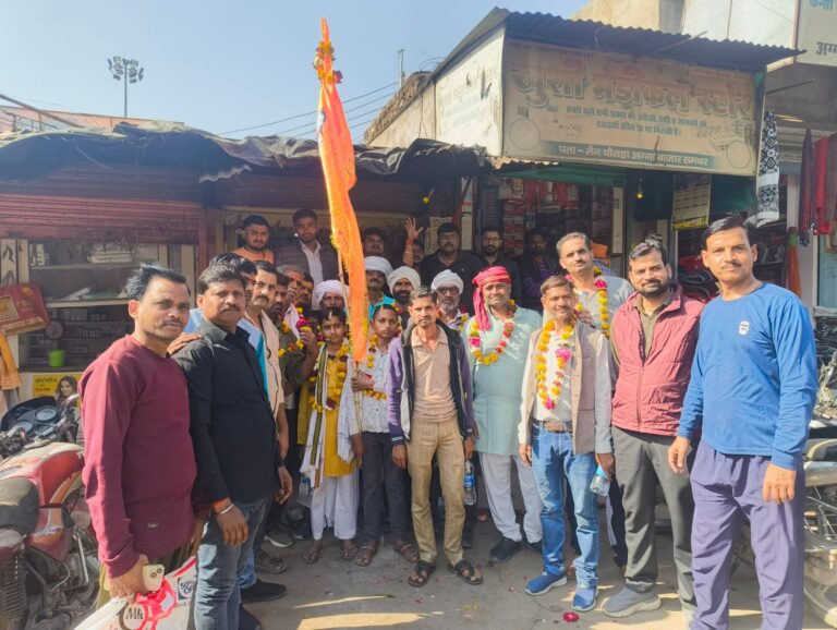 समथर -समथर थाना क्षेत्र अंतर्गत ग्राम पचोबई एवं कडूरा से 12 श्रद्धालु रविवार के दिन पैदल यात्रा करते हुए राजस्थान स्थित प्रसिद्ध धार्मिक स्थल झांझ के लिए रवाना हुए।