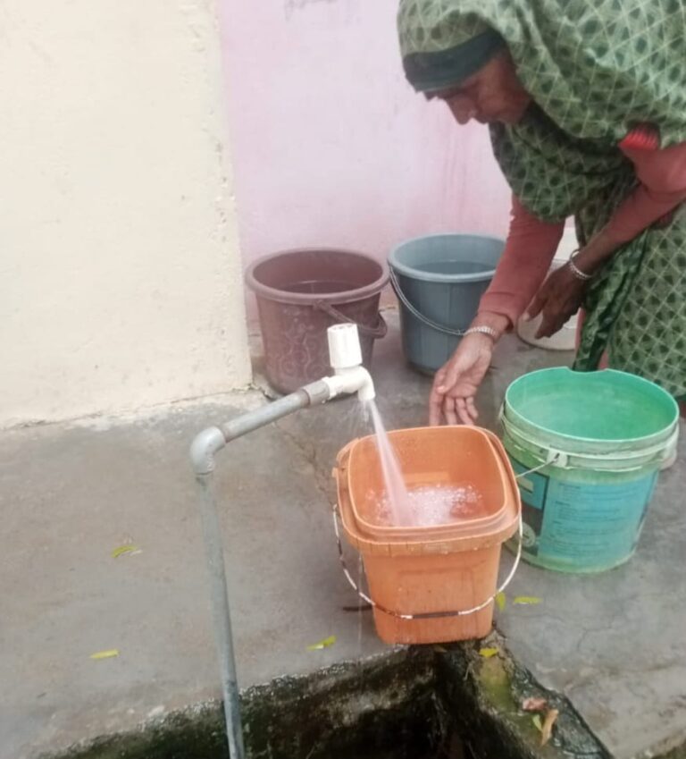 झांसी के 461 गांव में नियमित रूप से पहुंचाया जा रहा नल से पीने का साफ पानी