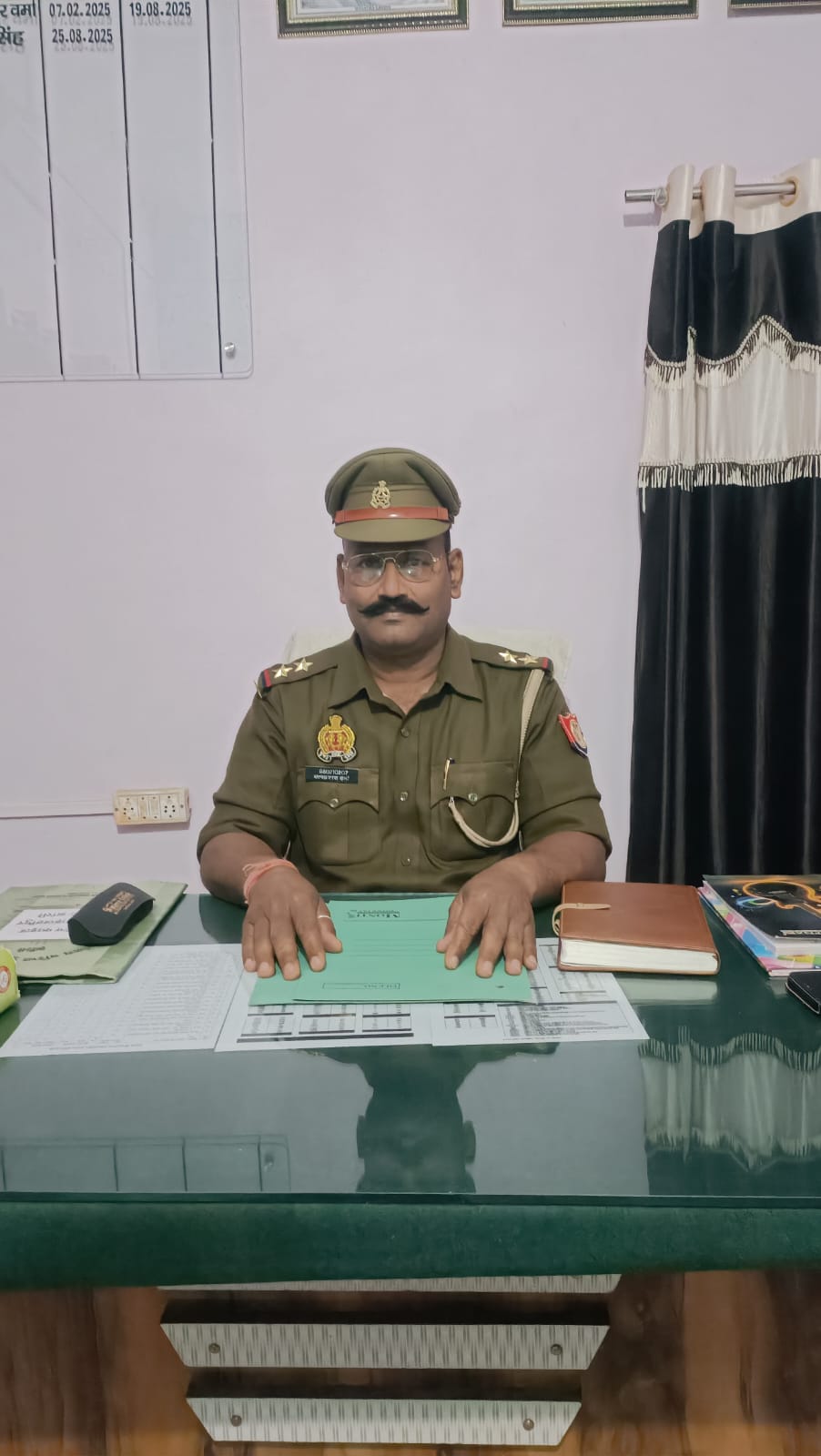 शाहजहांपुर में नए थाना प्रभारी ने संभाला कार्यभार, अधीनस्थों को दिए सख्त निर्देश।