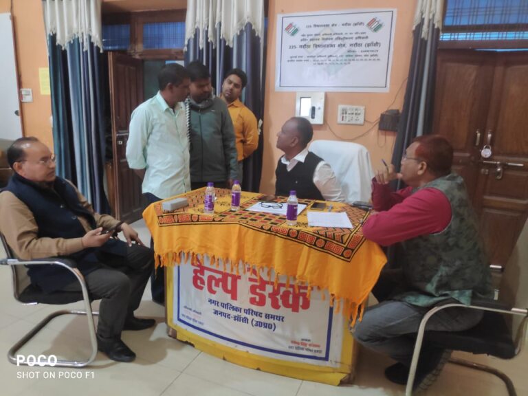 एसआईआर को लेकर उपजिलाधिकारी गरौठा सुनील कुमार का समथर नगर पालिका में औचक निरीक्षण