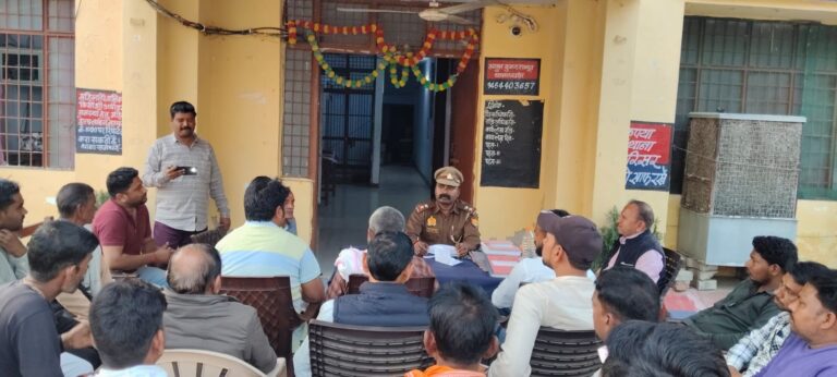 समथर — थाना समथर में आगामी त्यौहार महाशिवरात्रि पर्व को लेकर पीस कमेटी की एक बैठक थानाध्यक्ष अतुल कुमार राजपूत की अध्यक्षता मे सम्पन्न हुई ।