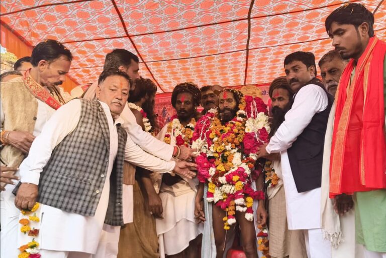 समथर में महाशिवरात्रि पर शिव बारात निकाली गई।