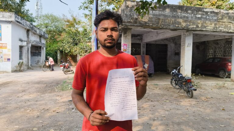 मोंठ। थाना मोंठ के अंतर्गत कुम्हरार रोड ओवर ब्रिज के पास भरोसा गॉव के एक युवक के साथ कुछ लोगों ने मारपीट कर दी। पुलिस से शिकायत।