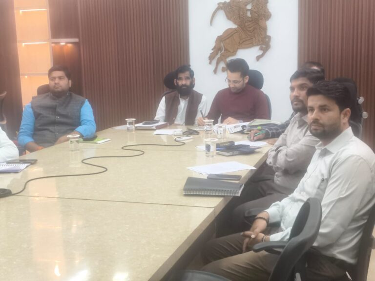 मोंठ–मुख्यमंत्री योगी आदित्यनाथ ने आज कृषि बीमा योजना के तहत किसानों को क्षतिपूर्ति राशि जारी कर दी है झांसी एनआईसी में मुख्यमंत्री योगी ने विधायक एवं प्रशासनिक अधिकारियों से संवाद कर इसकी समीक्षा की.