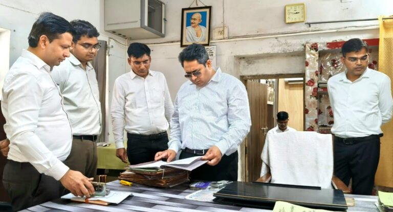 तहसील मोंठ के शीतकालीन निरीक्षण में डीएम सख्त, धारा-34 के लंबित वादों के निस्तारण को चलाने के निर्देश