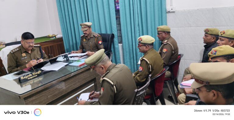 मोंठ कोतवाली में सीओ मोंठ अजय श्रोतिय ने अपराध समीक्षा बैठक की।