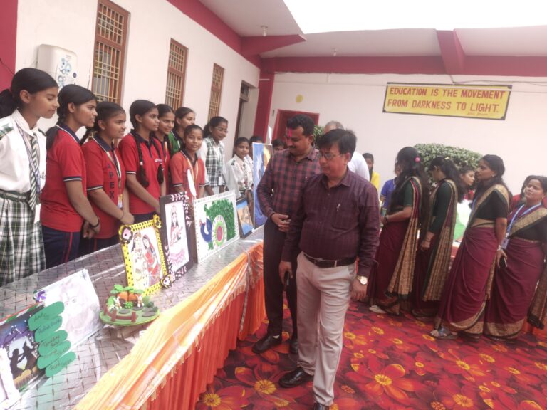 विज्ञान प्रदर्शनी में बच्चों ने बनाए विभिन्न उपकरणों के अनोखे मॉडल