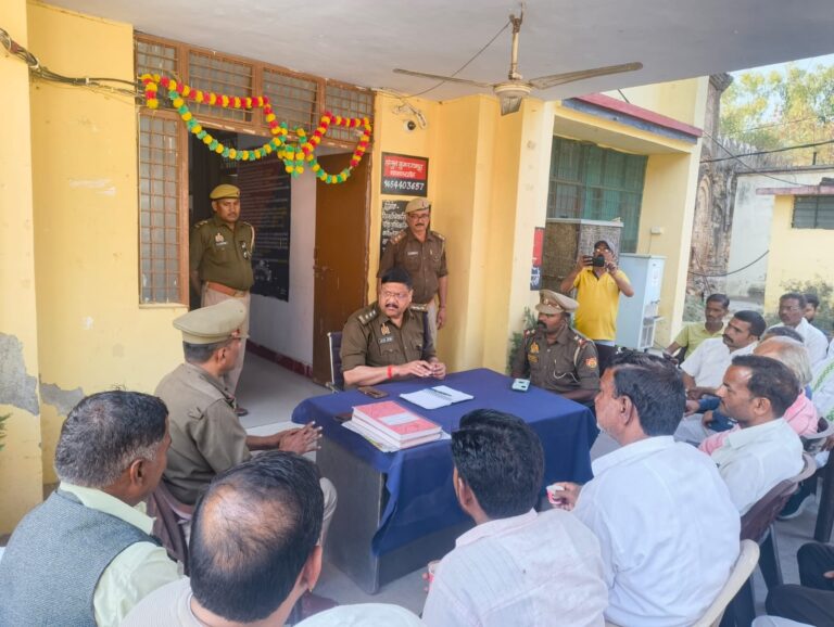 समथर-समथर थाने में आगामी होली त्योहार ,एवं रमजान को शांतिपूर्ण एवं सौहार्दपूर्ण वातावरण में संपन्न कराने के उद्देश्य से पीस कमेटी की बैठक का आयोजन किया गया।