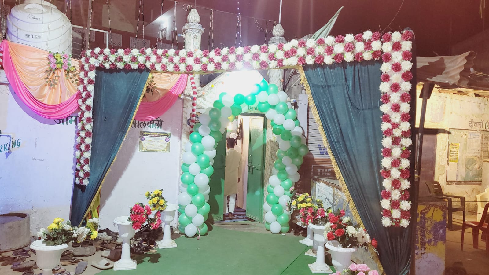 मोंठ में कुरान पाक मुकम्मल होने पर रोजेदारों ने मनाई खुशी।