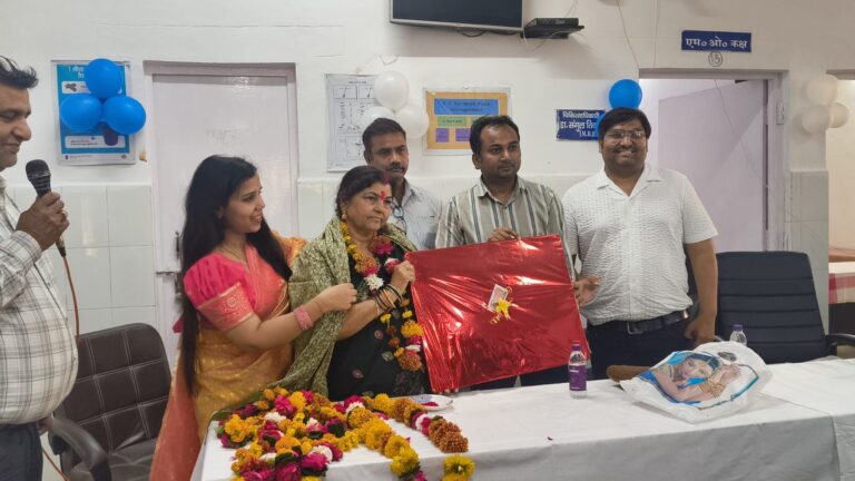 समथर- कस्बे में स्थित सामुदायिक स्वास्थ्य केंद्र में गुरुवार के दिन ANM पद पर कार्यरत ममता नगाइच के 37 वर्ष के सफल कार्यकाल पूर्ण होने पर भावभीनी विदाई समारोह का आयोजन किया गया। कार्यक्रम स्वास्थ्य विभाग के मोठ अधीक्षक डॉ एमपी राजपूत की उपस्थिति में संपन्न हुआ।