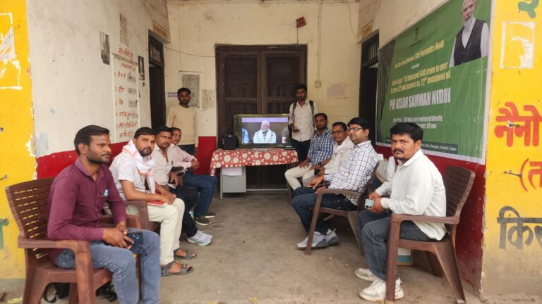 कृषि कार्यालय मोंठ में मनाया गया पीएम किसान उत्सव दिवस।