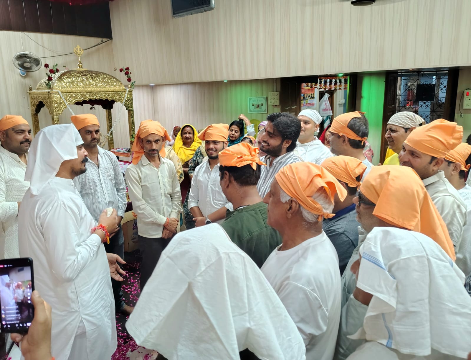 मोंठ में सिंधी संत सुरेंद्र दास का स्वागत, होली मिलन समारोह में शामिल हुए युवा नेता वरुण यादव