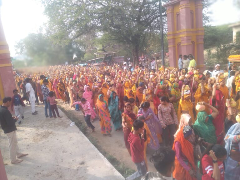 धवार की माता शीतला धाम में निकली भव्य कलश यात्रा, नागा साधुओं की रही विशेष उपस्थिति।