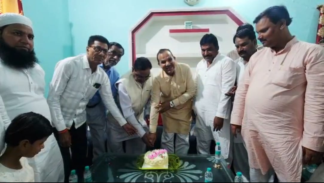 ईद मिलन समारोह में पूर्व सांसद ने दी शुभकामनाएं