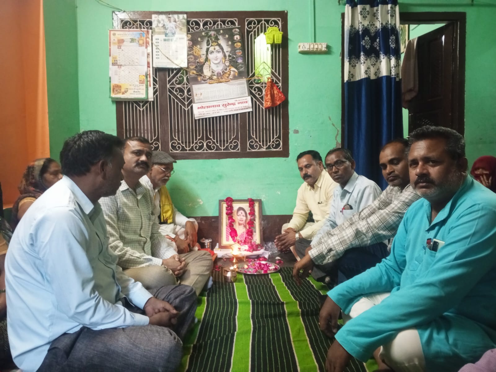 अध्यापिका के निधन पर शोक सभा आयोजित कर शोक व्यक्त किया गया।