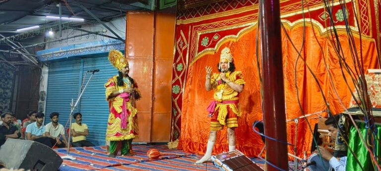 अशोक वाटिका और लंका दहन की लीला ने मोहा मन, जयकारों से गूंजा रामलीला मंच।