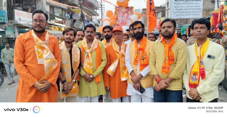 मोंठ में रामनवमी पर शोभायात्रा निकाली गई।