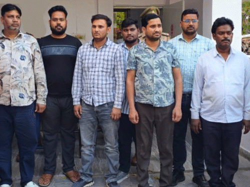 दिव्यांग बनाकर परीक्षा दिलाने वाला गिरोह बेनकाब, जूनियर क्लर्क भर्ती में सॉल्वर बैठाने का खुलासा, नौ गिरफ्तार