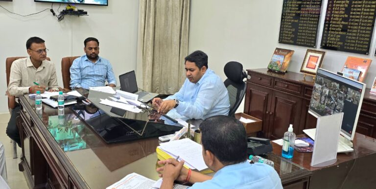 फार्मर रजिस्ट्री की धीमी प्रगति पर सख्त रुख, एसडीएम-बीडीओ को नोटिस