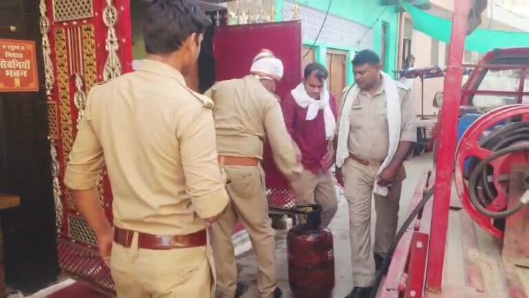 मोंठ में घरेलू गैस सिलेंडर में लगी आग, चाय बनाते हुए हादसा।