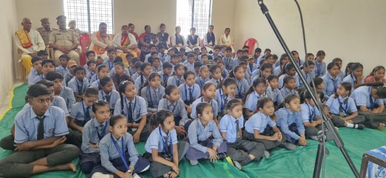 नारी वंदन योजना के अंतर्गत स्कूली छात्राओं को किया गया जागरूक