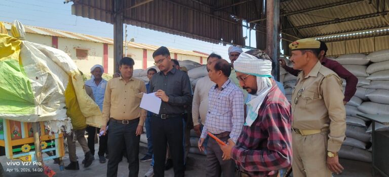 मोंठ में एसडीएम ने गेहूं खरीद केंद्रों का किया निरीक्षण।