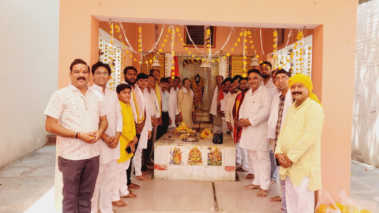 मोंठ के परशुराम मंदिर में श्रद्धा से मनाई गई भगवान परशुराम जयंती।