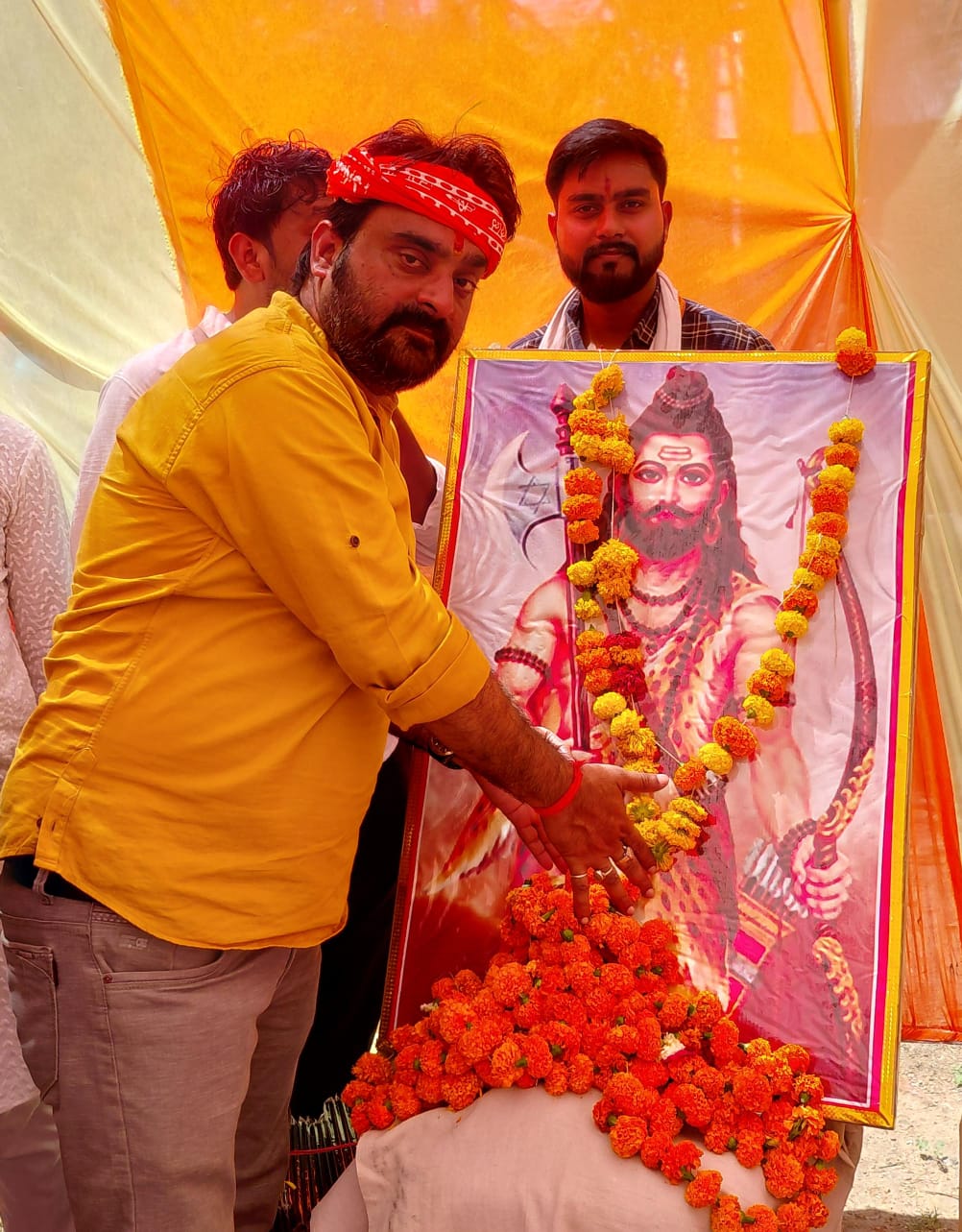 कोंच में श्रद्धा उत्साह से मनाया गया भगवान परशुराम का जन्मोत्सव, ब्राम्हण महासभा परिसर में बड़ी संख्या में पहुंचा विप्र समाज का जनसैलाब