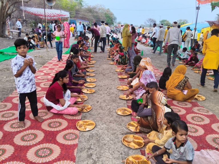 मऊरानीपुर (झांसी)=सिद्धेश्वर मंदिर में श्रीमद्भागवत कथा संपन्न, विशाल भंडारे में उमड़े श्रद्धालु।
