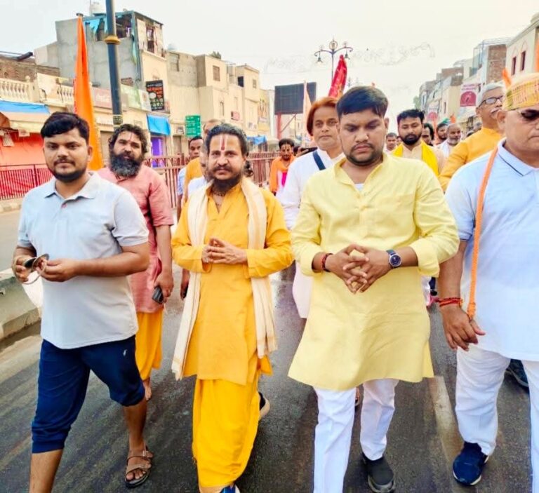 अयोध्या धाम में रामकोट परिक्रमा, गुरुदेव वैदेही बल्लभ शरण महाराज के सानिध्य में उमड़ा श्रद्धा का सैलाब।