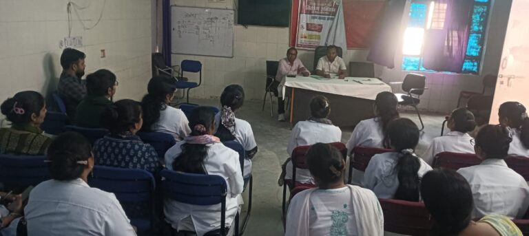 मोंठ सीएचसी में स्टाफ नर्सों को इमरजेंसी सेवाओं का प्रशिक्षण