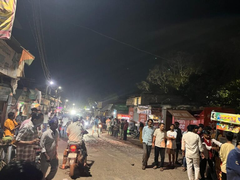 समथर में बेकाबू कार ने मचाई तबाही, छह घायल। जिसमें दो पुलिसकर्मी शामिल हैं