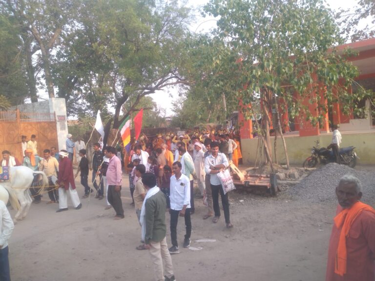 कलश यात्रा के साथ नवचंडी महायज्ञ और भागवत कथा का शुभारंभ।