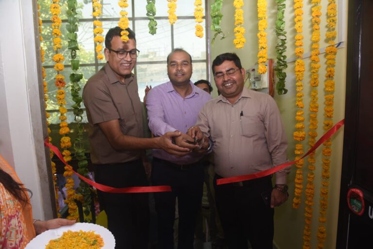 राष्ट्रीय ग्रामीण आजीविका मिशन के अंतर्गत गठित स्वयं सहायता समूह की महिलाओं द्वारा संचालित नायशा मेकओवर एंड ब्यूटी ऐकडमी का शुभारंभ किया गया