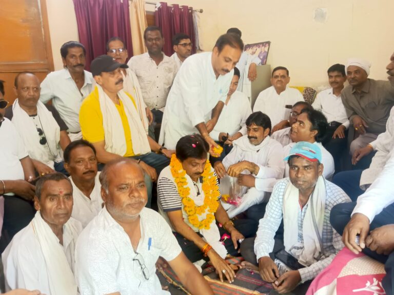 बुंदेलखंड राज्य आंदोलन तेज करने का ऐलान, सांसद-विधायकों के पुतले जलाने सहित चार प्रस्ताव पारित